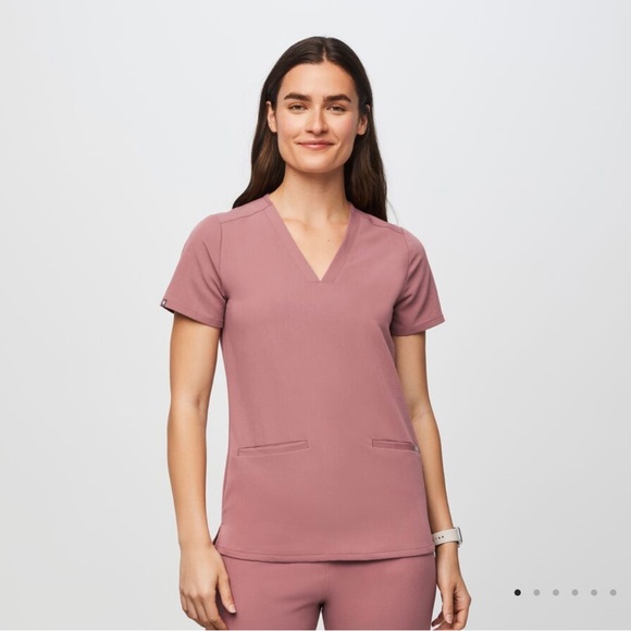 Figs Tops - Figs Casma Three-Pocket Scrub Top New with Tags in Mauve size 2XL